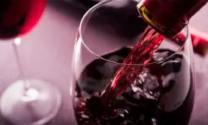 ¿Cómo afecta el vino al colesterol?