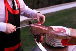 ¿Cómo cortar un jamón de principio a fin?