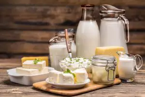 ¿Cómo eliminar la lactosa en la leche?