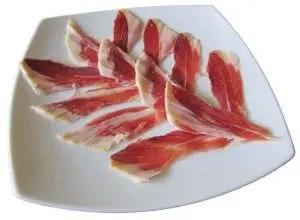 como-presentar-un-plato-de-jamon-iberico