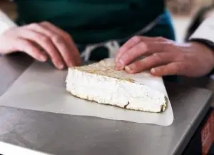 ¿Cómo saber si el queso fresco se echa a perder?