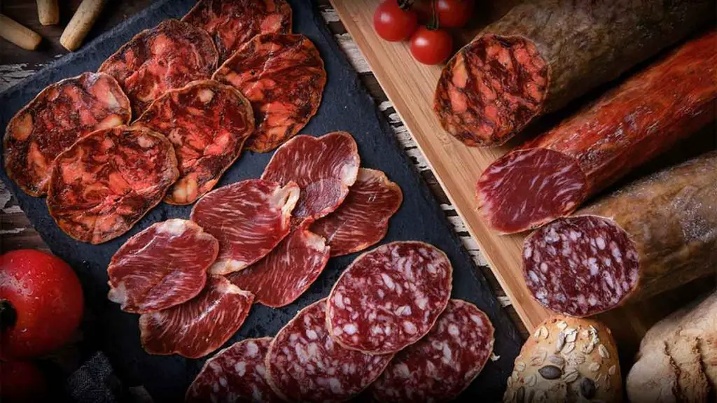 ¿Cuál es la diferencia de chorizo y salchicha? Enterate Delicias