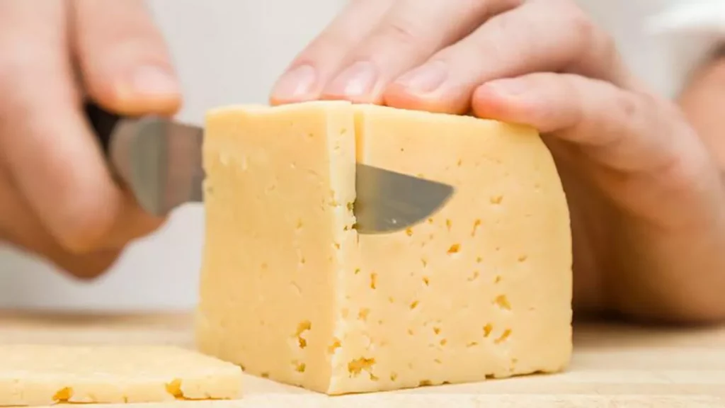 ¿Cuáles son las consecuencias de comer mucho queso? Enterate Delicias