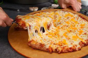¿Cuál es el queso que se le pone a la pizza?