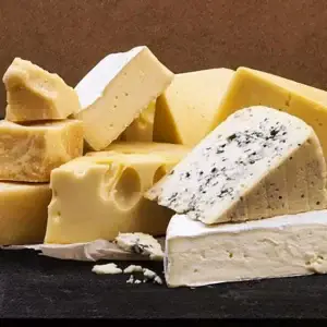 ¿Cuáles son los quesos grasos y muy curados?