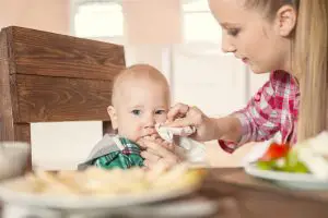 ¿Cuándo puede comer un niño embutido?