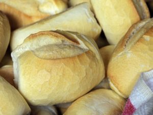 ¿Cuántas calorías tiene un pan integral de panadería?
