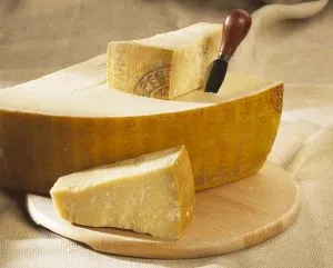 ¿Cuánto cuesta el queso parmesano reggiano?