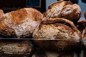 ¿Cuánto pan integral puedo comer al día?