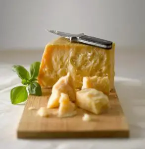 ¿Cuánto tiempo dura una tabla de queso en la nevera?