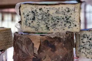 ¿Por qué el queso azul no hace daño?