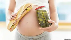 ¿Qué pasa si una embarazada come salchicha?