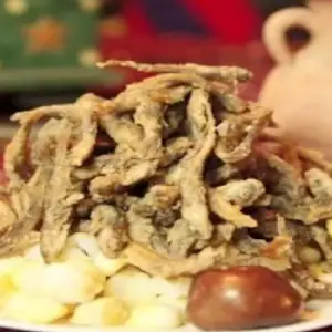 ¿Qué plato nace con el cerco que se hizo a la ciudad de La Paz?