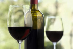 ¿Qué sustancias contiene el vino tinto?