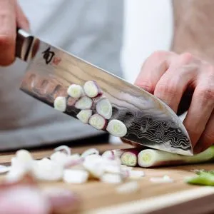 ¿Qué tipo de cuchillo debe utilizarse para cortar vegetales?