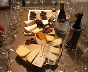 ¿Qué vino combina con el queso brie?