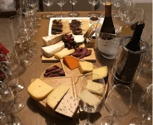 ¿Qué vino combina con el queso brie?
