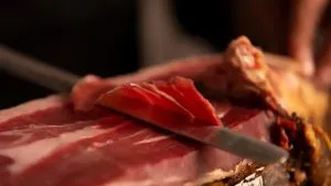 ¿Cómo se le dice al jamón crudo en España?