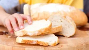 ¿Qué es mejor comer pan tostado o normal?