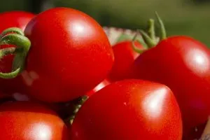 ¿Qué hacer para quitarle lo ácido a una salsa de tomate?